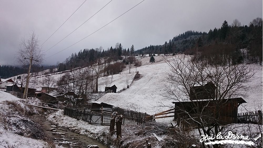 Peisaj de iarnă din Chiril, în urcare pe Transrarău spre Schitul Rarău.